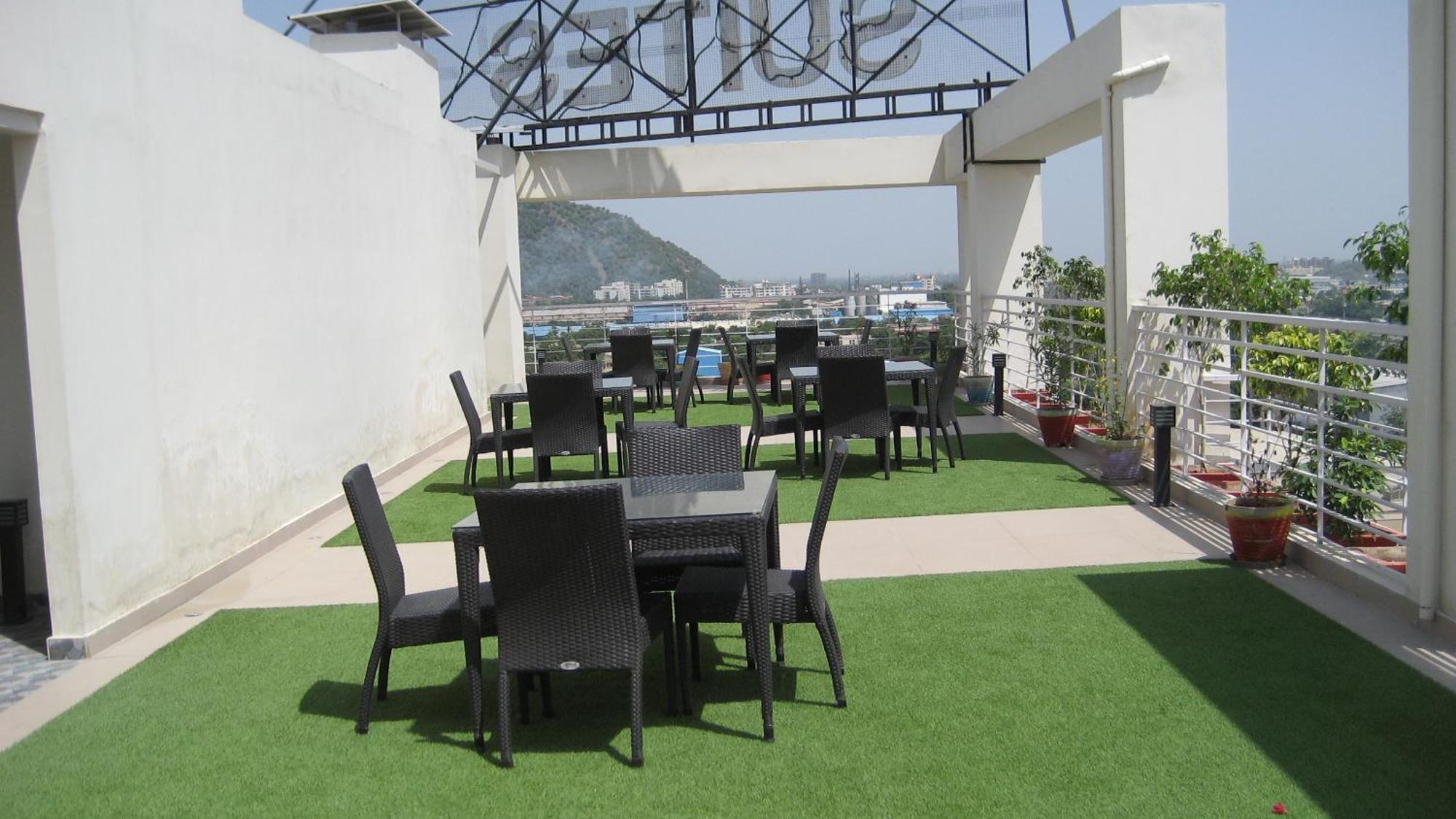 Starlit Suites Neemrana Buitenkant foto