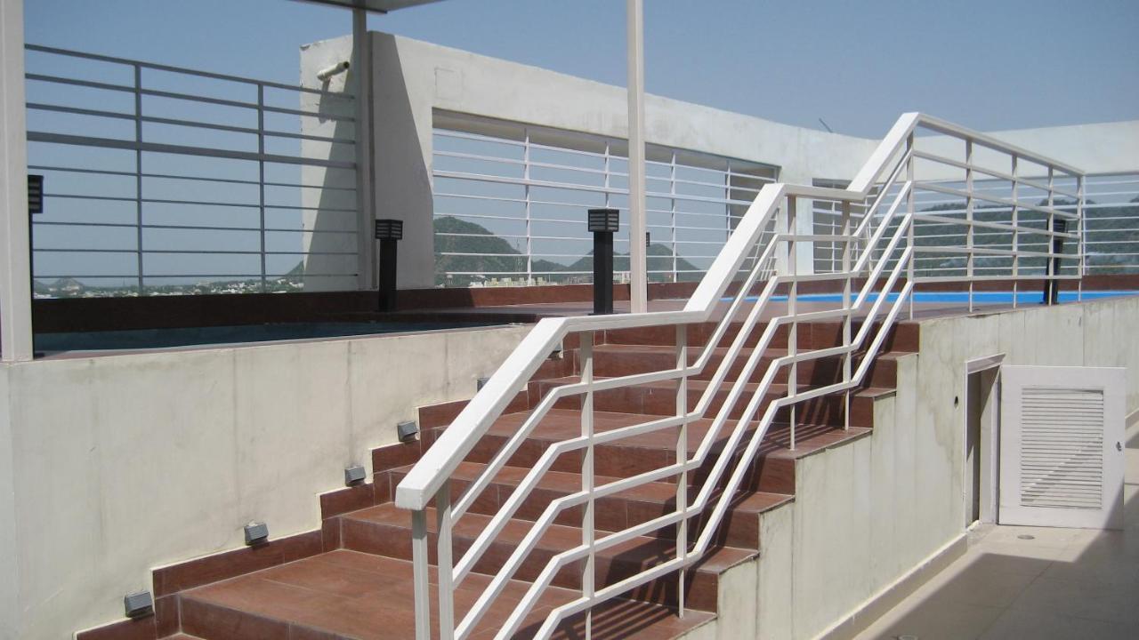 Starlit Suites Neemrana Buitenkant foto